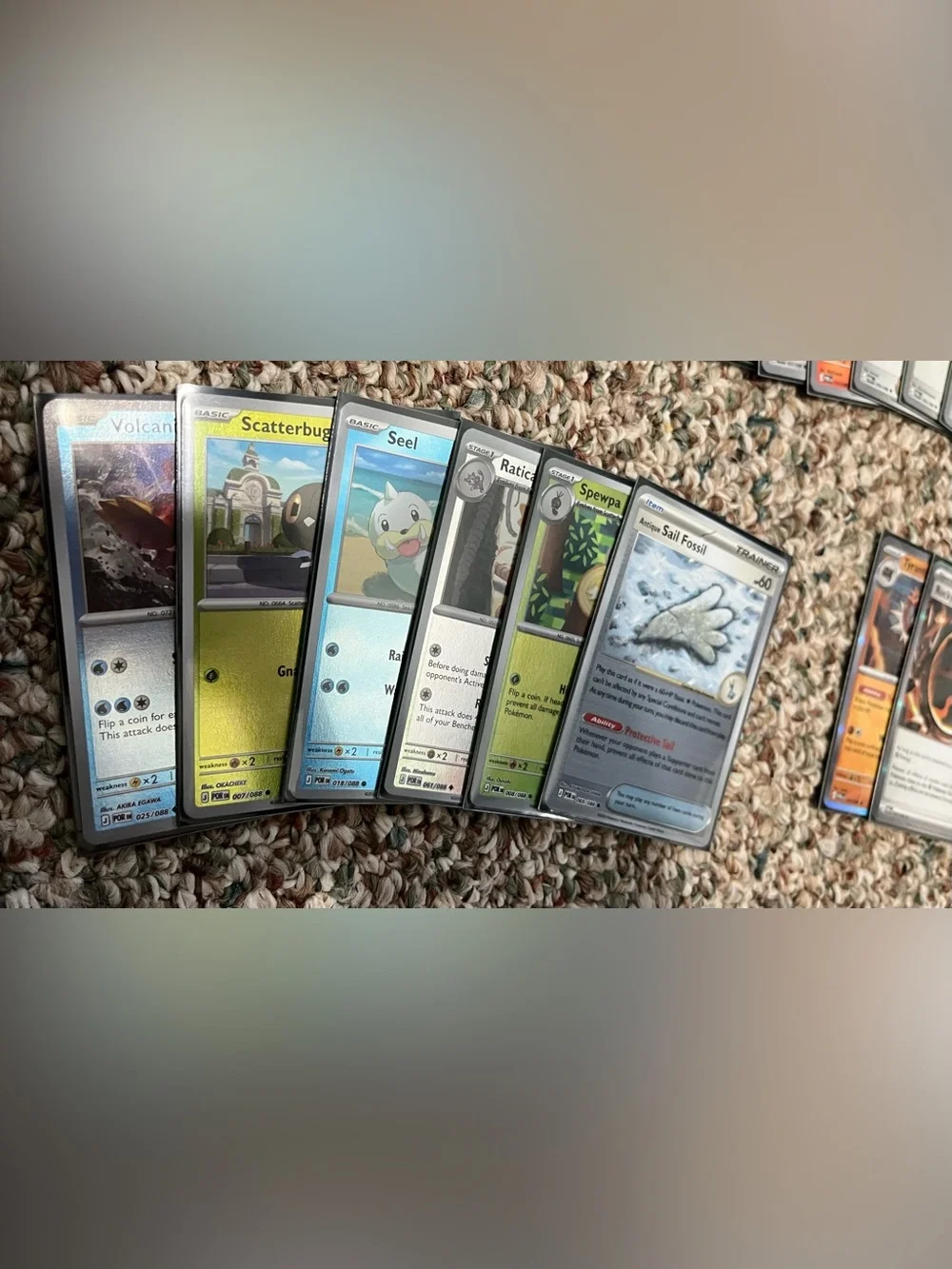 Pokémon Trading Card Lot - Assorted Colors